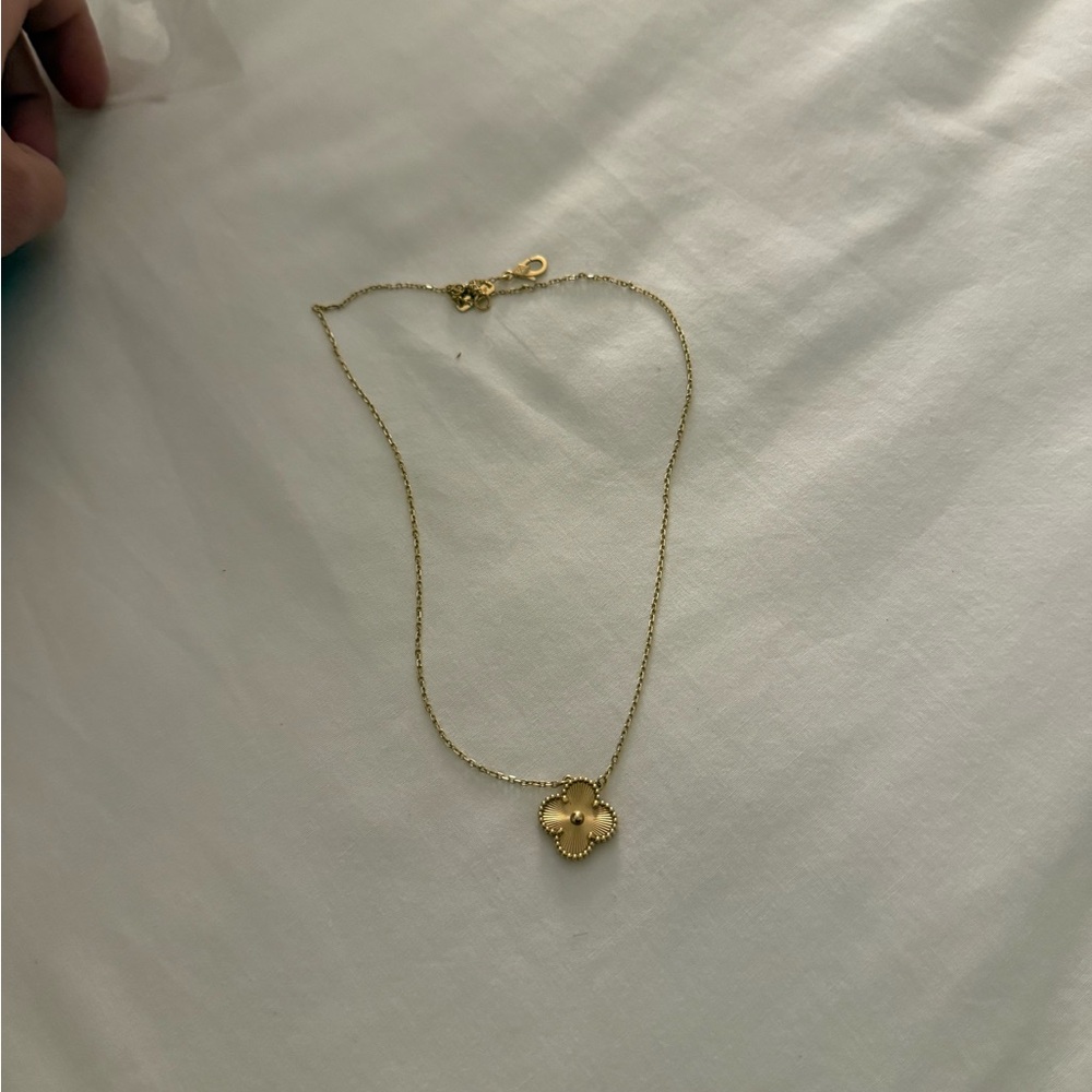 Van Cleef & Arpels Alhambra pendant